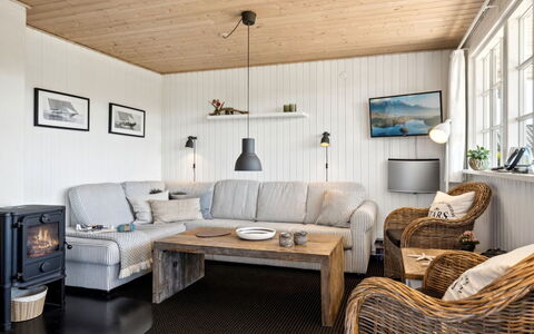 Ekatarina - 125M from the Sea: Meubles, Design Intérieur, Bois, Canapé, Sol, Plafond, Salon, Sol, Pièce, Domicile