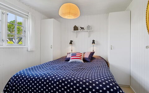 Ekatarina - 125M from the Sea: Chambre, Bois, Lit, Design Intérieur, Literie, Meubles, Drap De Lit, Plafond, Sol, Cadre De Lit