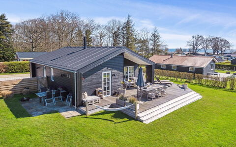 Ovine - 300M from the Sea: Maison, Domicile, Toit, Chalet, Lot Terre, Biens, Ferme, Village, Ferme