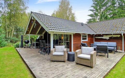 Ellica - 50Km from the Sea: Toit, Chalet, Domicile, Jardin, Ombre, Batiments Jardin, Biens, Cour, Porche, Mobilier De Jardin