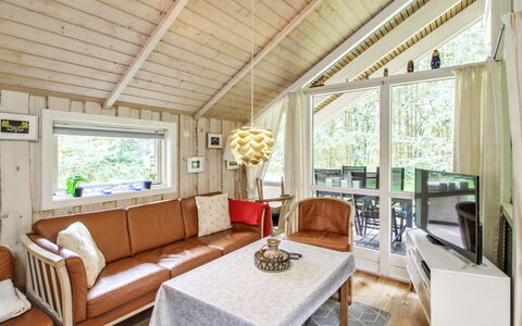Ellica - 50Km from the Sea: Bois, Design Intérieur, Plafond, Meubles, Domicile, Salon, Canapé, Pièce, Chalet