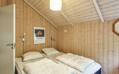 Ellica - 50Km from the Sea: Chambre, Mur, Bois, Lit, Design Intérieur, Plafond, Sol, Sol, Drap De Lit, Literie