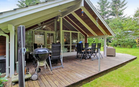Ellica - 50Km from the Sea: Chalet, Domicile, Porche, Batiments Jardin, Biens, Ombre, Structure En Plein Air, Dur, Plate-Forme, Cour