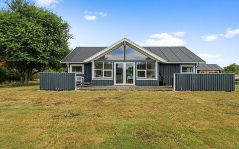 Daina - 400M to the Fjord: Chalet, Domicile, Maison, Toit, Porche, Biens, Siding, Batiments Jardin, Ferme, Cour