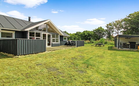 Daina - 400M to the Fjord: Chalet, Domicile, Maison, Toit, Porche, Biens, Siding, Batiments Jardin, Ferme, Cour