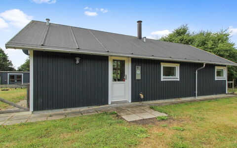 Daina - 400M to the Fjord: Chalet, Domicile, Maison, Toit, Porche, Biens, Siding, Batiments Jardin, Ferme, Cour