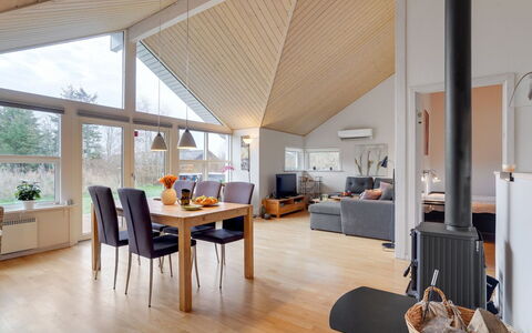Daina - 400M to the Fjord: Chalet, Domicile, Maison, Toit, Porche, Biens, Siding, Batiments Jardin, Ferme, Cour