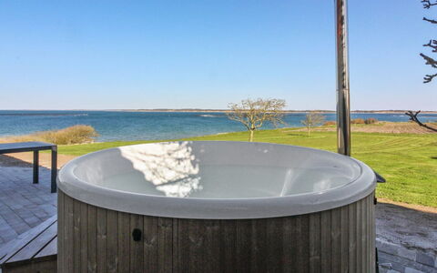 Thorge - 75M to the Fjord: Composite, Piscine, Recours, Plate-Forme, Dur, Conception, Jacuzzi, Mobilier De Jardin, Tache De Bois