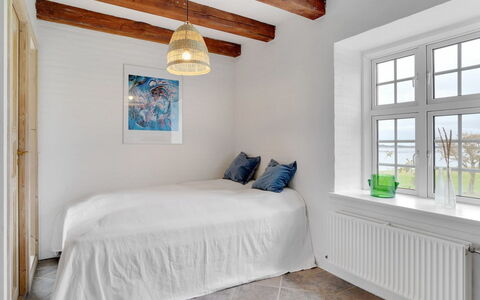 Thorge - 75M to the Fjord: Sol, Sol, Mur, Design Intérieur, Bois, Chambre, Plafond, Lit, Pièce, Meubles