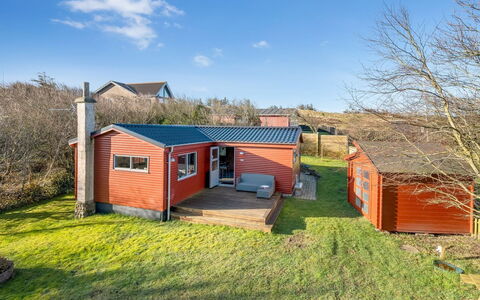 Alpi - 250M to the Fjord: Domicile, Toit, Maison, Chalet, Biens, Porte, Porche, Siding, Ferme, Ombre