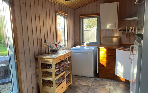 Alpi - 250M to the Fjord: Bois, Sol, Appareil De Cuisine, Principaux Appliance, Cuisine, Design Intérieur, Sol, Comptoir, Pièce, Tache De Bois