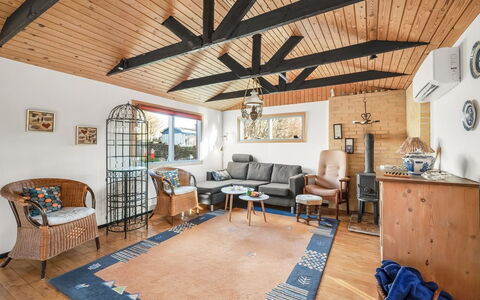 Alpi - 250M to the Fjord: Meubles, Design Intérieur, Sol, Bois, Plafond, Canapé, Sol, Salon, Éclairage, Pièce