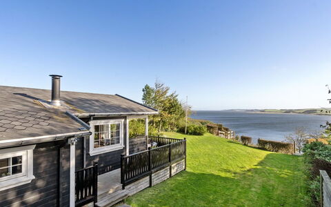 Lenita - 30M to the Fjord: Bleu, Arbuste, Chalet, Couverture De Sol, Jardin, Biens, Ombre, Aménagement Paysager, Ferme, Eco Hôtel
