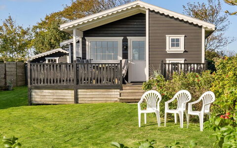 Lenita - 30M to the Fjord: Bleu, Arbuste, Chalet, Couverture De Sol, Jardin, Biens, Ombre, Aménagement Paysager, Ferme, Eco Hôtel