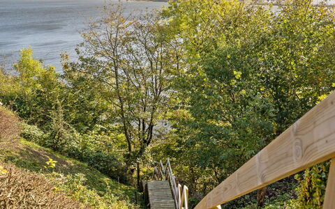 Lenita - 30M to the Fjord: Bleu, Arbuste, Chalet, Couverture De Sol, Jardin, Biens, Ombre, Aménagement Paysager, Ferme, Eco Hôtel
