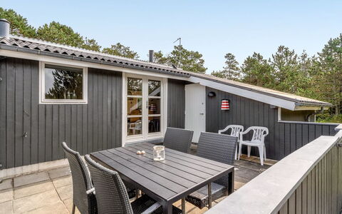 Ljupka - 1Km from the Sea: Bois, Porte, Domicile, Dur, Planche, Chalet, Siding, Tache De Bois, Plate-Forme, Porche