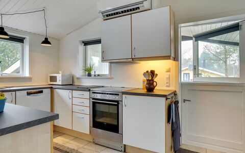 Ljupka - 1Km from the Sea: Cuisine, Bois, Comptoir, Design Intérieur, Plafond, Sol, Appareil De Cuisine, Principaux Appliance, Cabinetry, Meubles