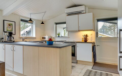 Ljupka - 1Km from the Sea: Cuisine, Comptoir, Plafond, Sol, Design Intérieur, Cabinetry, Appareil De Cuisine, Meubles, Principaux Appliance, Sol