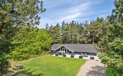 Hjalmara - 900M from the Sea