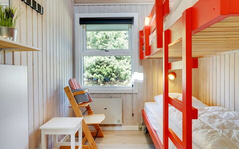 Mettemarie - 800M from the Sea: Bois, Lit Superposé, Design Intérieur, Chambre, Meubles, Lit, Pièce, Tache De Bois, Dortoir, Cadre De Lit
