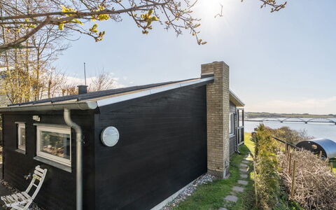 Nielsen - 30M to the Fjord: Toit, Domicile, Maison, Siding, Chalet, Composite, Porte, Fenêtre À Guillotine, Biens, Cheminée