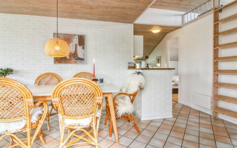 Madsen - 500M from the Sea: Toit, Plaine, Lot Terre, Zone Rurale, Domicile, Biens, Champ, Chalet, Pelouse, Banlieue