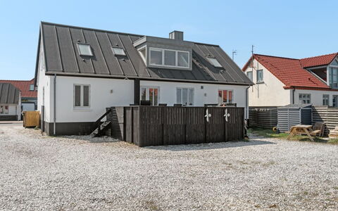 Thilla - 100M from the Sea: Bâtiment, Fenêtre, Toit, Maison, Domicile, Zone Résidentielle, Architecture, Façade, Chalet, Composite