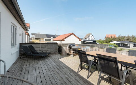Thilla - 100M from the Sea: Bois, Domicile, Plate-Forme, Parquet, Planche, Appartement, Dur, Balcon, Boardwalk, Balustrade