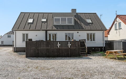 Thilla - 100M from the Sea: Bâtiment, Fenêtre, Toit, Maison, Domicile, Zone Résidentielle, Architecture, Façade, Chalet, Composite