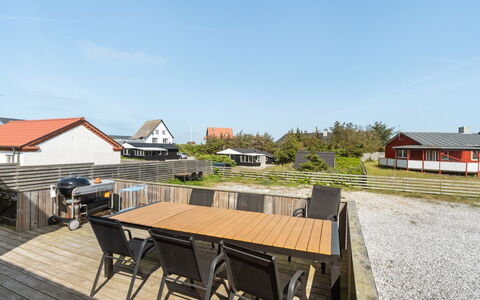Thilla - 100M from the Sea: Ciel, Bois, Toit, Domicile, Planche, Plate-Forme, Ombre, Dur, Balustrade, Boardwalk