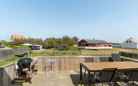 Thilla - 100M from the Sea: Ciel, Bois, Toit, Domicile, Ombre, Planche, Plate-Forme, Chalet, Dur, Mobilier De Jardin