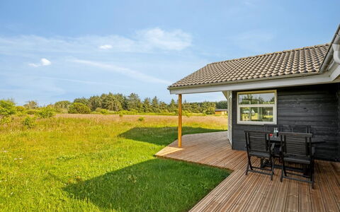 Sulki - 3.5Km from the Sea: Chalet, Domicile, Maison, Toit, Porche, Biens, Siding, Batiments Jardin, Ferme, Cour