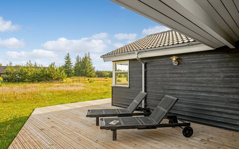 Sulki - 3.5Km from the Sea: Chalet, Domicile, Maison, Toit, Porche, Biens, Siding, Batiments Jardin, Ferme, Cour