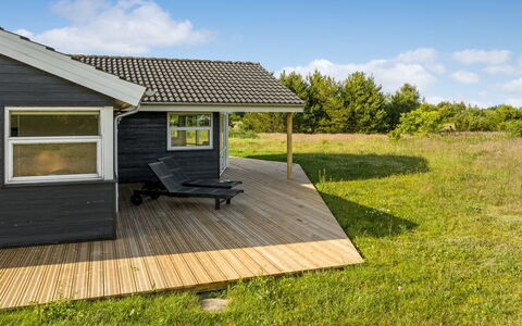 Sulki - 3.5Km from the Sea: Chalet, Domicile, Maison, Toit, Porche, Biens, Siding, Batiments Jardin, Ferme, Cour