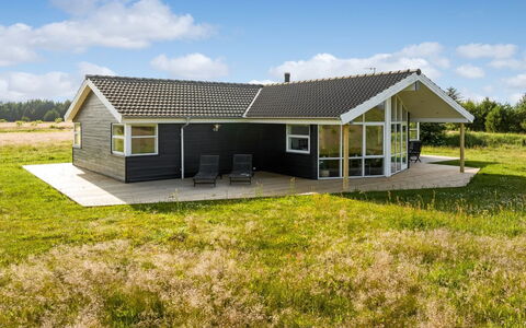 Sulki - 3.5Km from the Sea: Chalet, Domicile, Maison, Toit, Porche, Biens, Siding, Batiments Jardin, Ferme, Cour