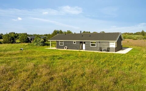 Sulki - 3.5Km from the Sea: Chalet, Domicile, Maison, Toit, Porche, Biens, Siding, Batiments Jardin, Ferme, Cour