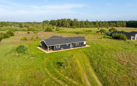 Sulki - 3.5Km from the Sea: Chalet, Domicile, Maison, Toit, Porche, Biens, Siding, Batiments Jardin, Ferme, Cour