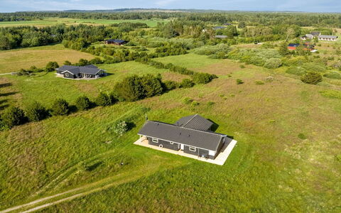 Sulki - 3.5Km from the Sea: Chalet, Domicile, Maison, Toit, Porche, Biens, Siding, Batiments Jardin, Ferme, Cour