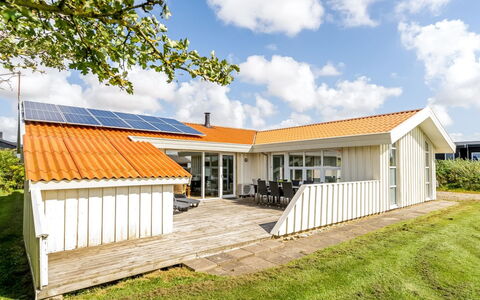 Sulevi - 200M to the Fjord: Chalet, Domicile, Maison, Toit, Porche, Biens, Siding, Batiments Jardin, Ferme, Cour