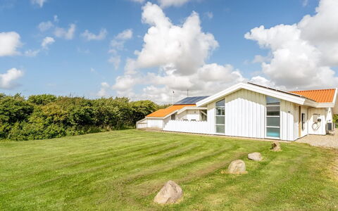 Sulevi - 200M to the Fjord: Chalet, Domicile, Maison, Toit, Porche, Biens, Siding, Batiments Jardin, Ferme, Cour