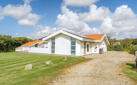 Sulevi - 200M to the Fjord: Chalet, Domicile, Maison, Toit, Porche, Biens, Siding, Batiments Jardin, Ferme, Cour