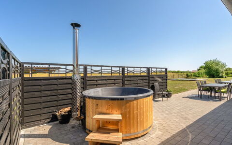 Ailke - 2Km to the Fjord: Composite, Piscine, Ombre, Mobilier De Jardin, Jacuzzi, Plate-Forme, Clôture, Luminaire Plomberie