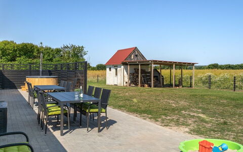 Ailke - 2Km to the Fjord: Toit, Meubles, Lot Terre, Chalet, Domicile, Ombre, Mobilier De Jardin, Porte, Arrière-Cour, Jardin