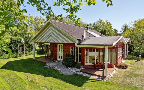 Flugha - 500M to the Fjord: Maison, Toit, Domicile, Chalet, Arbuste, Jardin, Pelouse, Ferme, Couverture De Sol, Biens