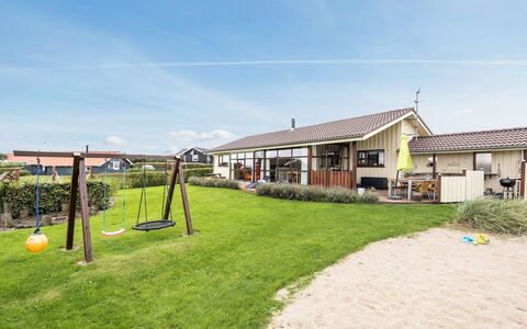 Mervi - 300M to the Fjord: Herbe, Maison, Toit, Domicile, Chalet, Arbuste, Lot Terre, Zone Rurale, Ferme, Couverture De Sol