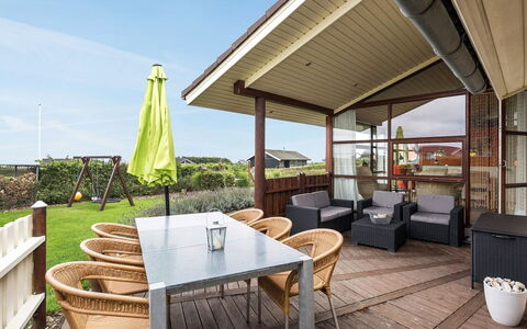 Mervi - 300M to the Fjord: Herbe, Maison, Toit, Domicile, Chalet, Arbuste, Lot Terre, Zone Rurale, Ferme, Couverture De Sol