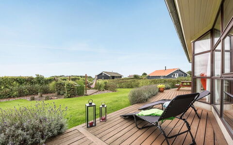 Mervi - 300M to the Fjord: Herbe, Maison, Toit, Domicile, Chalet, Arbuste, Lot Terre, Zone Rurale, Ferme, Couverture De Sol