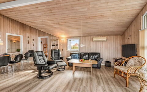 Loviisa - 300M to the Fjord: Bois, Sol, Plafond, Parquet, Sol, Design Intérieur, Salon, Domicile, Meubles, Pièce