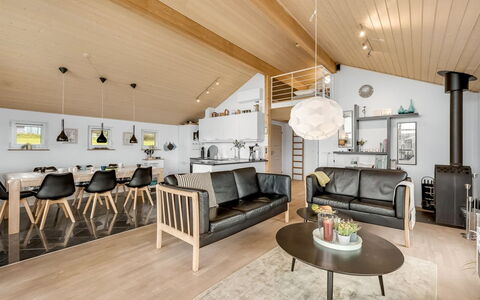 Samuil - 300M to the Fjord: Design Intérieur, Bois, Plafond, Sol, Meubles, Salon, Canapé, Luminaire, Sol, Parquet