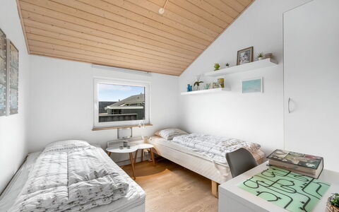 Samuil - 300M to the Fjord: Bois, Plafond, Design Intérieur, Chambre, Sol, Domicile, Pièce, Lit, Appartement, Literie